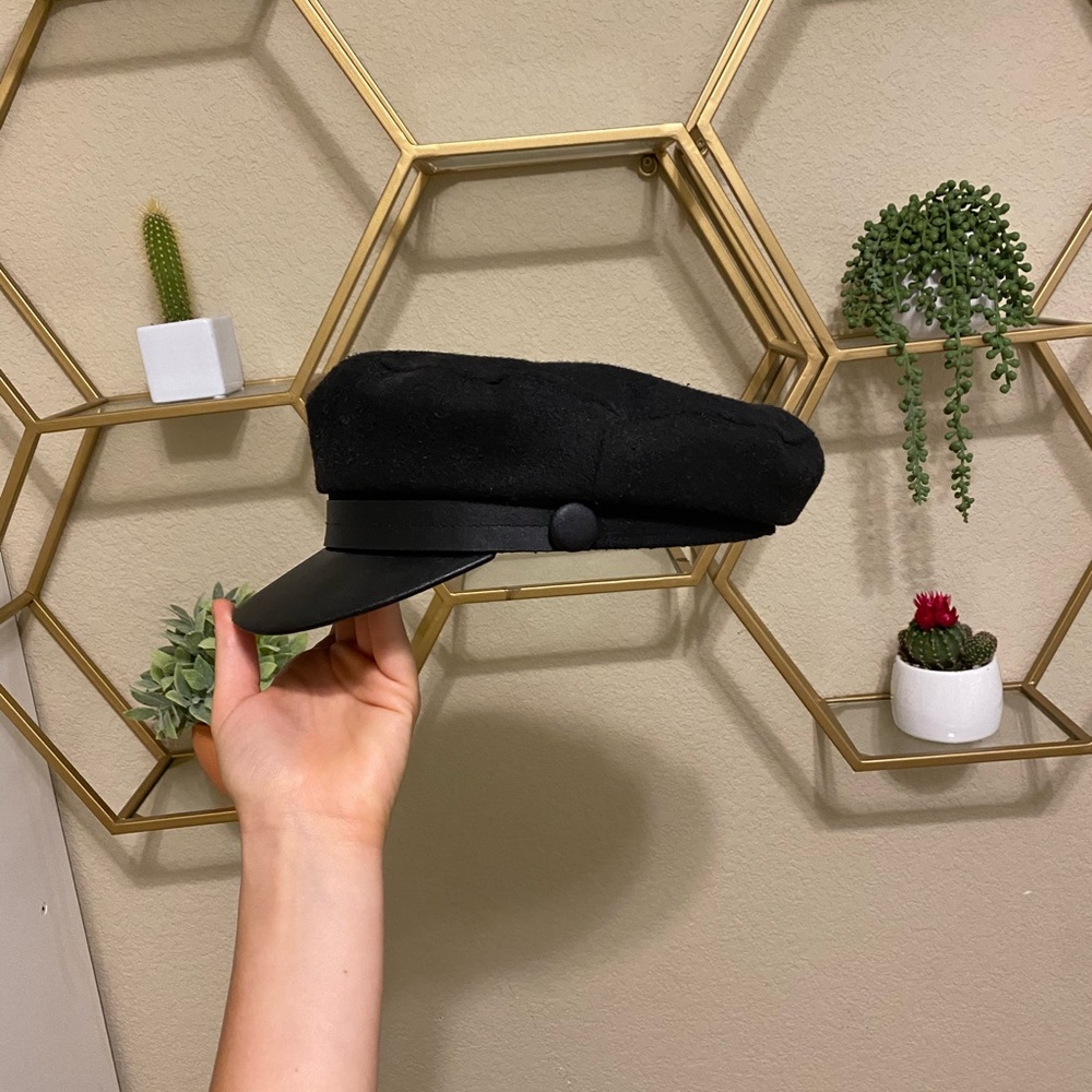 Black baker boy hat